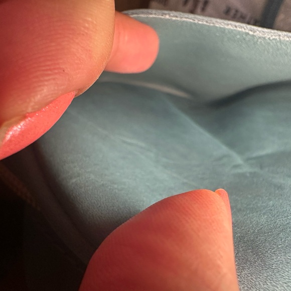 Portland Leather Large Circle Crossbody in Aqua. C-grade bag. - Picture 9 of 12